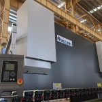 ซีเอ็นซีเอ็นซีเอสซีไฟฟ้าอัตโนมัติไฮดรอลิกแนวนอนบัสบาร์เหล็กแผ่นตัดเหล็กและดัดเครื่องเบรคราคาขาย