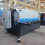 เครื่องตัดแผ่นไฮดรอลิคแผ่นโลหะ